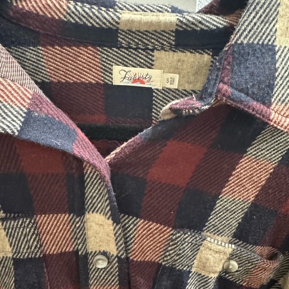 Faherty Red Blue and Beige Button Down Flannel Size S - Picture 3 of 4